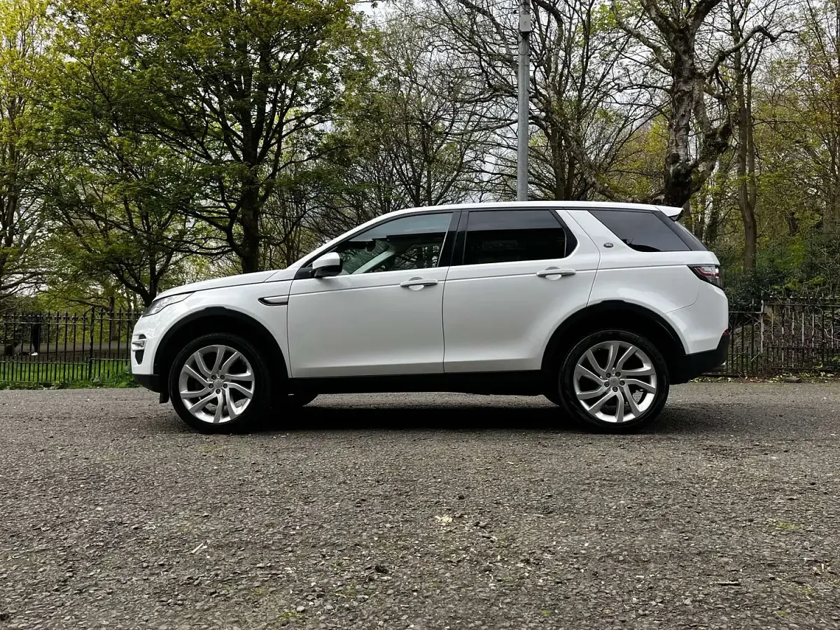 Second-hand Land Rover Discovery Sport HSE Luxury 180 CP (132 kW) 2016 Alb SUV