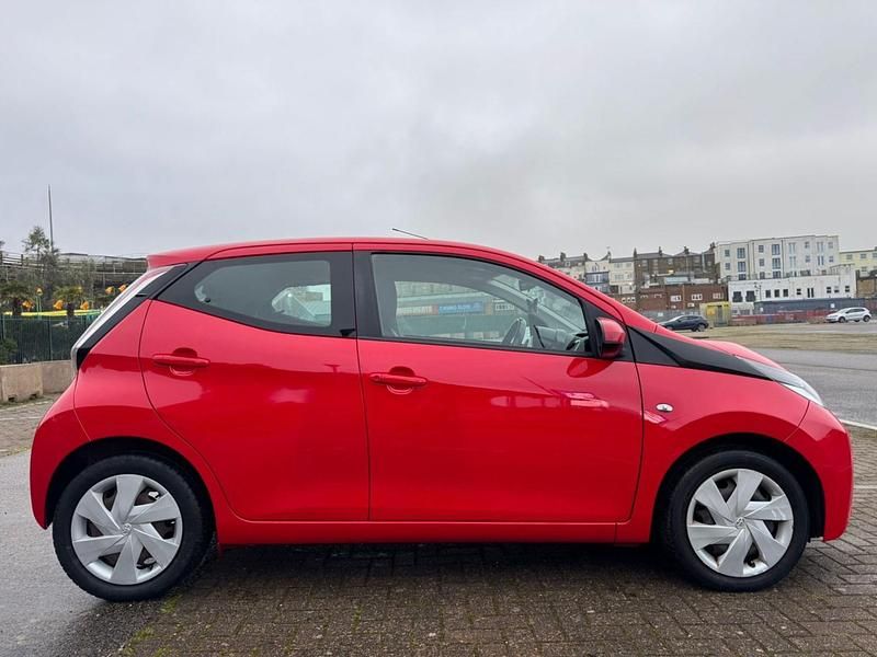 Used Toyota Aygo X-play 69 HP (50 kW) 2016 Red Hatchback