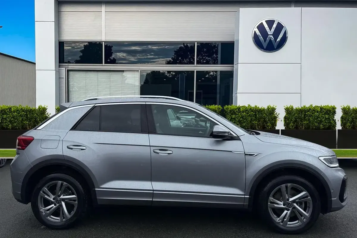 Used VW T-Roc R-line 150 HP (110 kW) 2025 Silver SUV