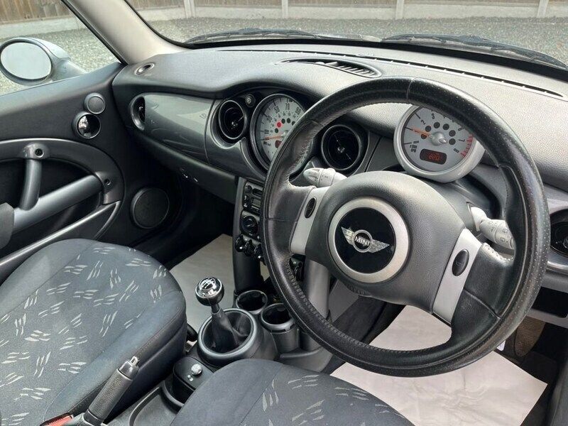 Image 2/4