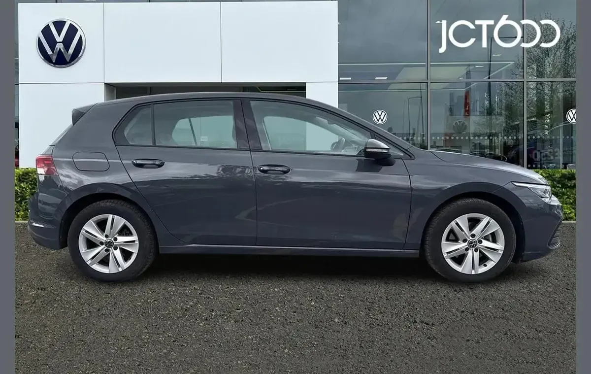 Used VW Golf VIII Life 150 HP (110 kW) 2023 Grey Hatchback