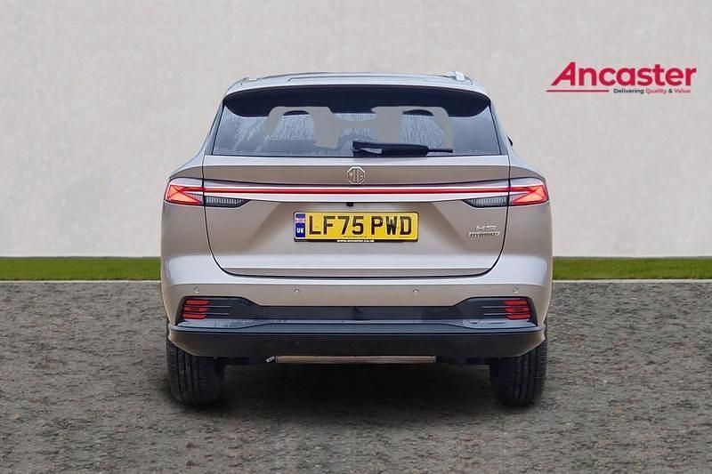 New MG HS SE 2026 Sterling silver SUV