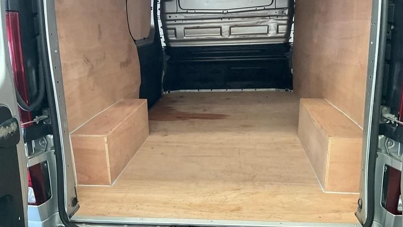 Used Vauxhall Vivaro Sportive 120 HP (88 kW) 2019 Silver MPV