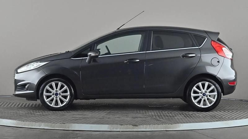 Used Ford Fiesta Titanium 75 HP (55 kW) 2017 Grey Hatchback