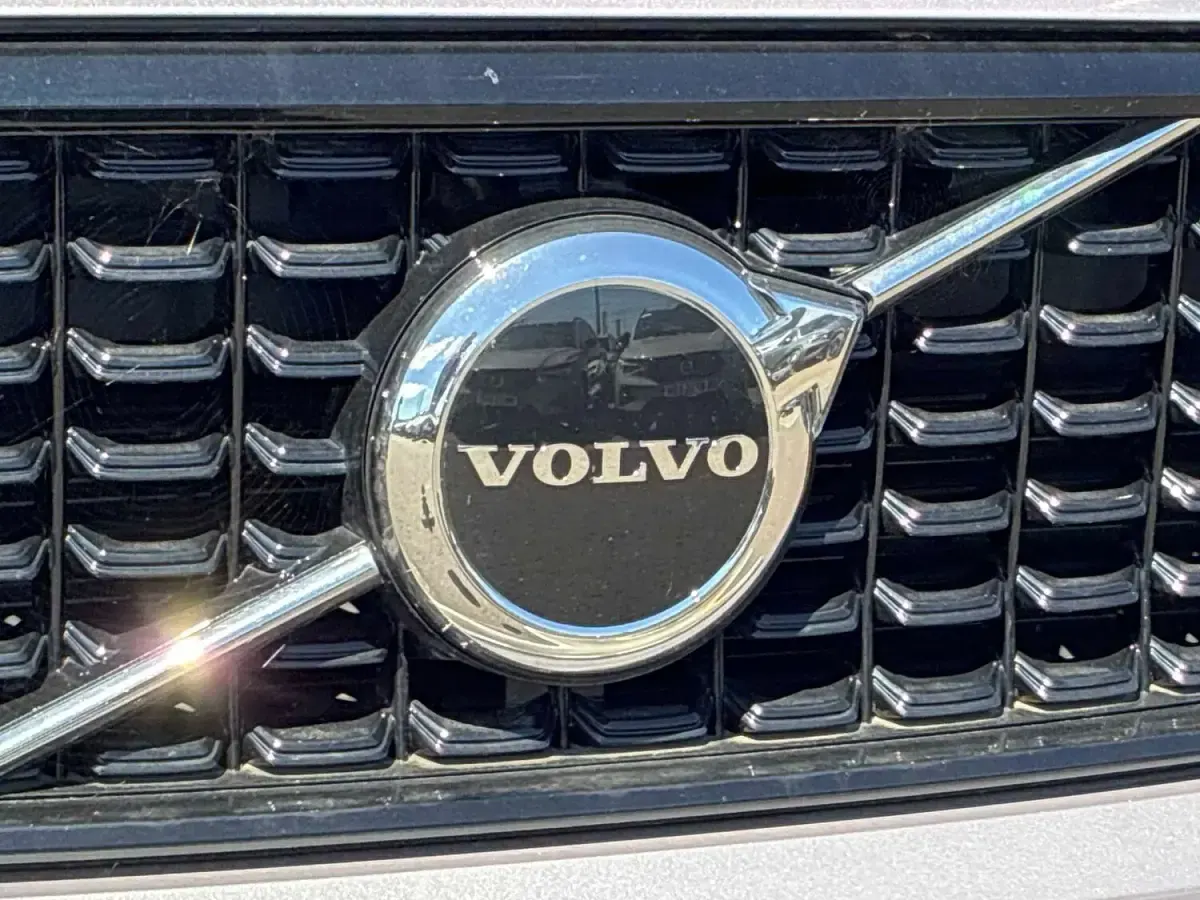 Used Volvo XC40 Plus 197 HP (144 kW) 2025 Silver SUV