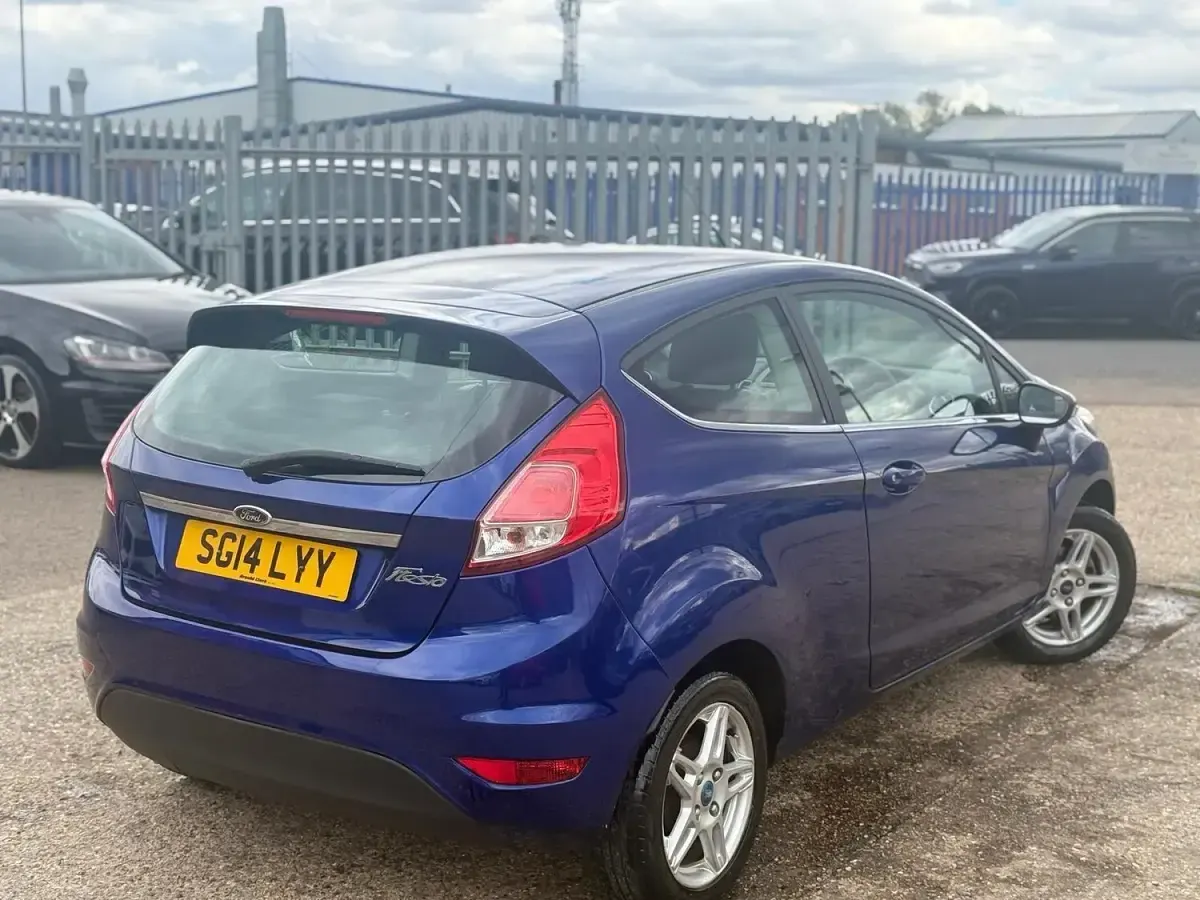 Used Ford Fiesta Zetec 82 HP (60 kW) 2014 Blue Hatchback