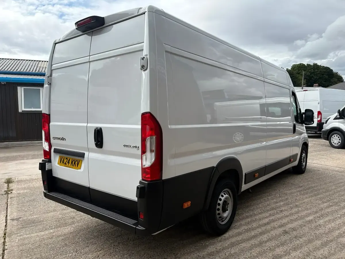 Used Citroën Relay 140 HP (102 kW) 2024 White Van