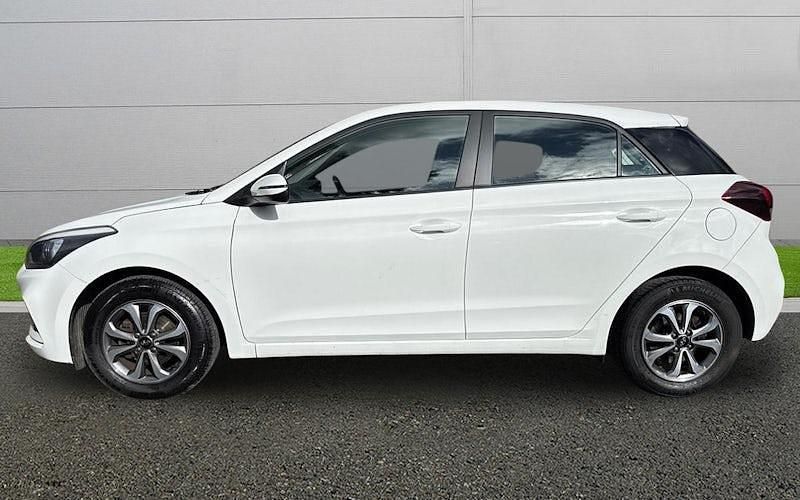 Used Hyundai i20 SE 84 HP (61 kW) 2020 White Hatchback