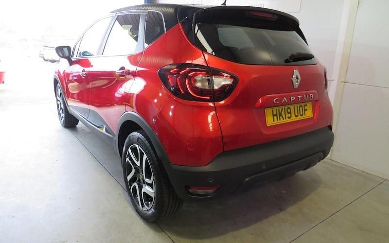 Second-hand Renault Captur Iconic 90 CP (66 kW) 2019 Roșu SUV