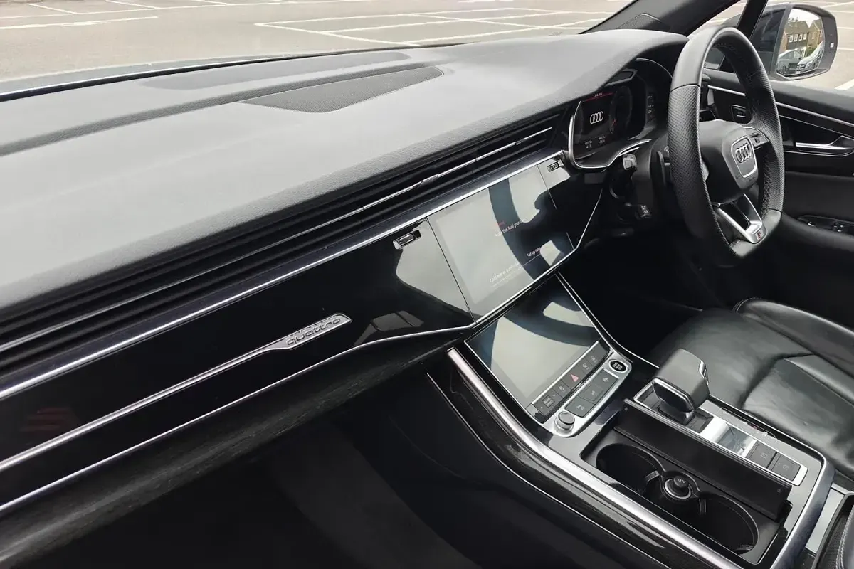 Begagnad Audi Q7 Black Edition 281 HK (206 kW) 2022 Silver SUV