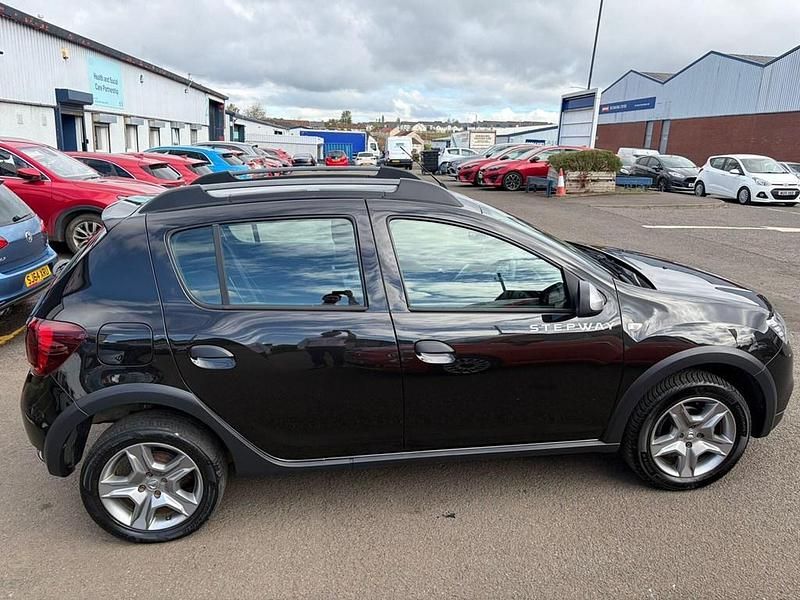 Begagnad Dacia Sandero Comfort 90 HK (66 kW) 2019 Svart Halvkombi