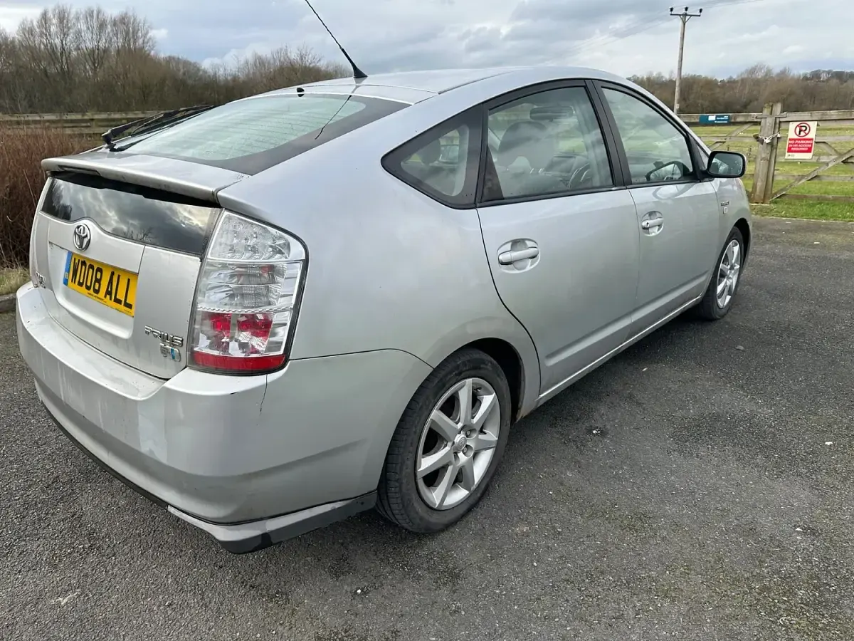 Used Toyota Prius 76 HP (55 kW) 2008 Silver Hatchback