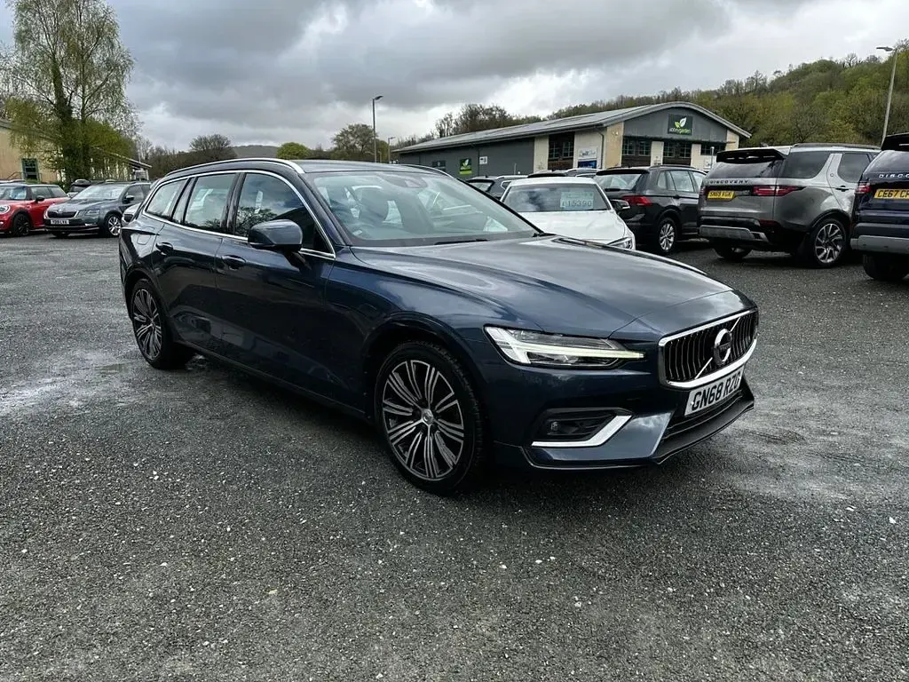 Used Volvo V60 Inscription 190 HP (139 kW) 2018 Blue Estate