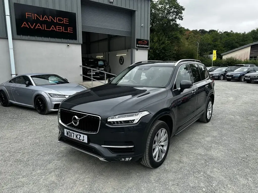 Used Volvo XC90 Momentum 235 HP (172 kW) 2017 Grey SUV