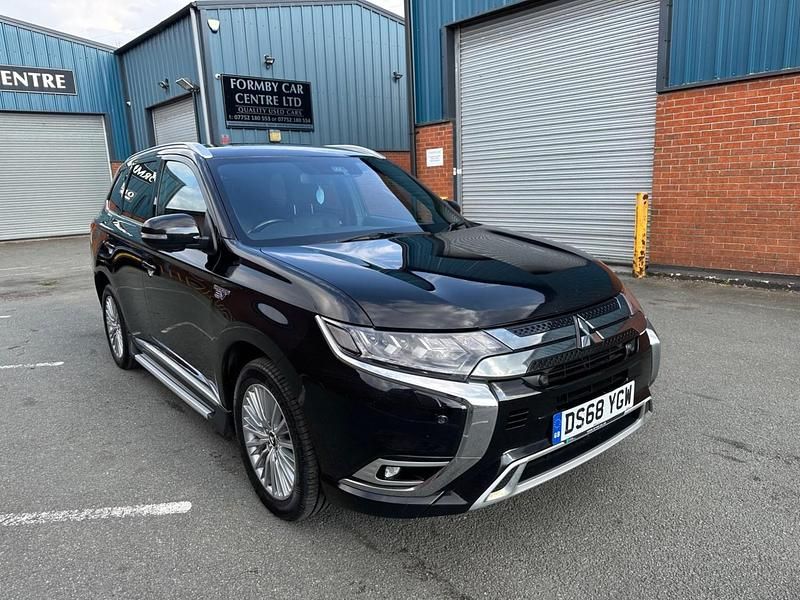 Black Used 2018 Mitsubishi Outlander P-HEV Estate | £8,700 (Fair price) - Image 1/4