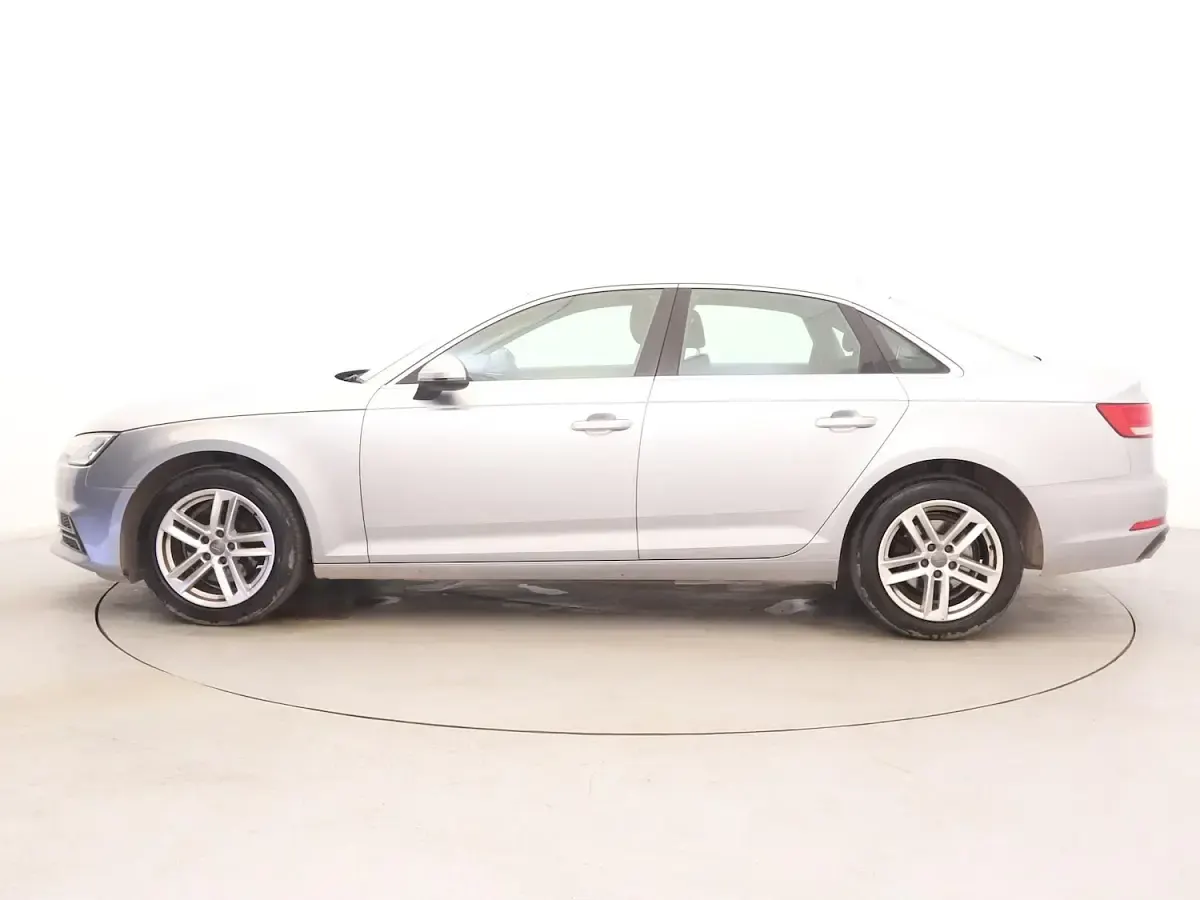 Used Audi A4 Comfort 150 HP (110 kW) 2019 Silver Sedan