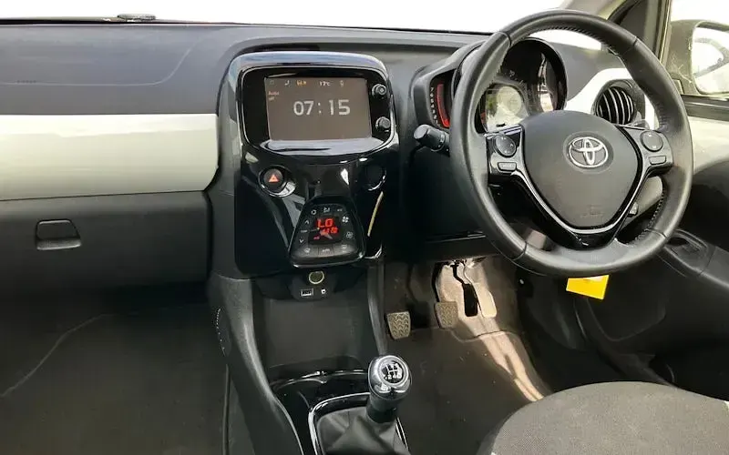 Used Toyota Aygo x-press 69 HP (50 kW) 2018 White Hatchback