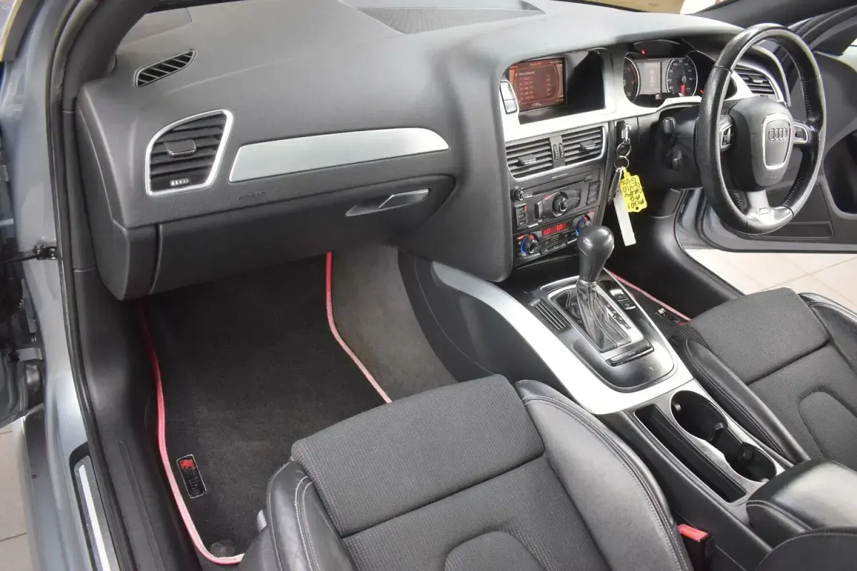 Used Audi A4 S-Line 143 HP (105 kW) 2010 Silver Sedan