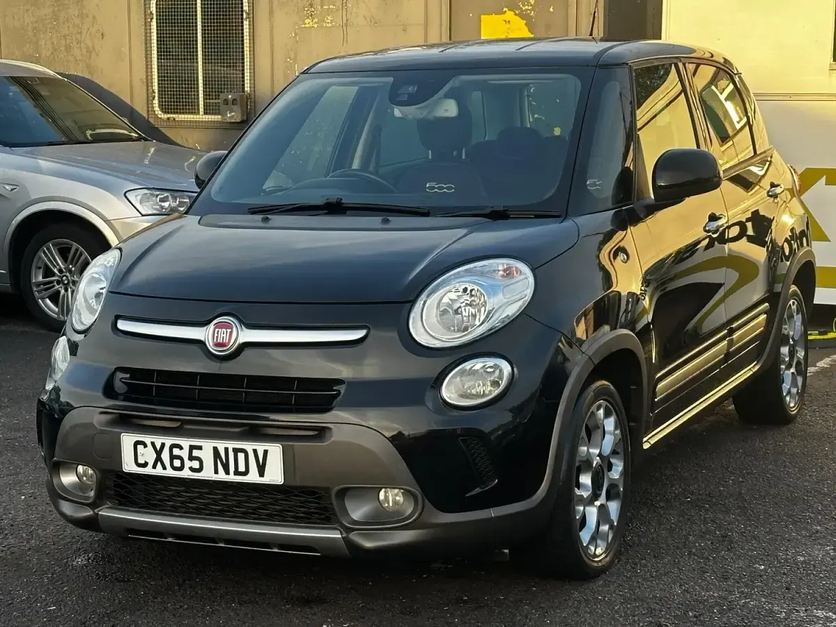 Usado Fiat 500L Trekking 85 HP (62 kW) 2015 Preto Monovolume