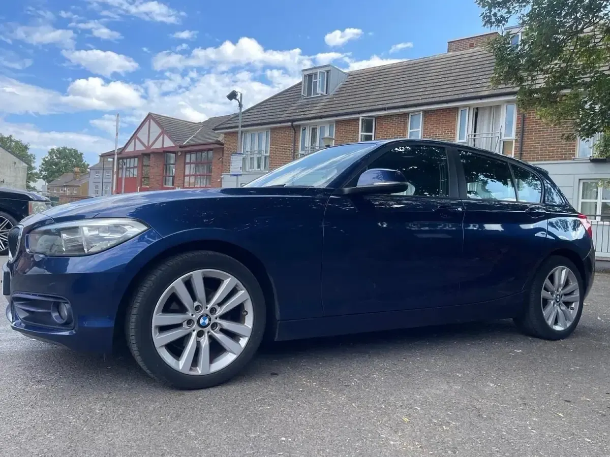 Used BMW 118 Sport Line 136 HP (100 kW) 2018 Blue Hatchback