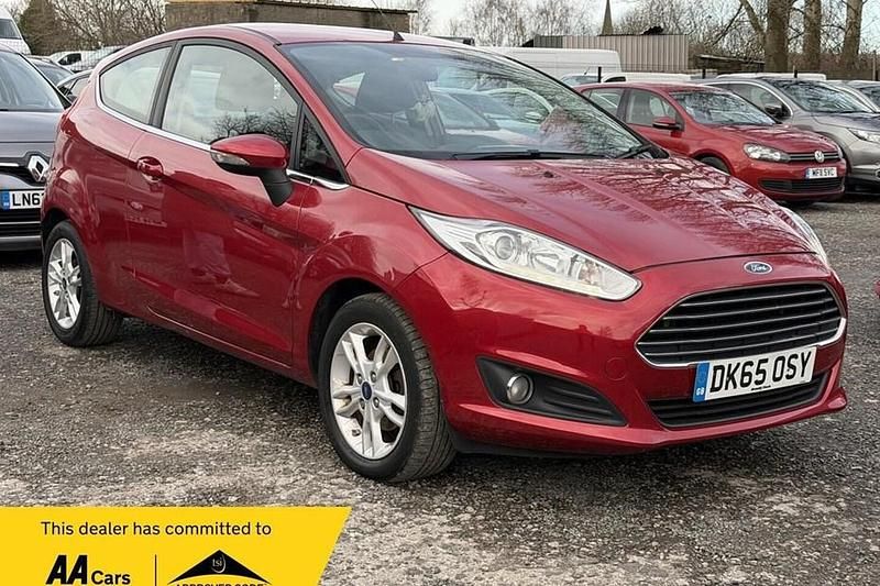 Used Ford Fiesta Zetec 2015 Red Hatchback