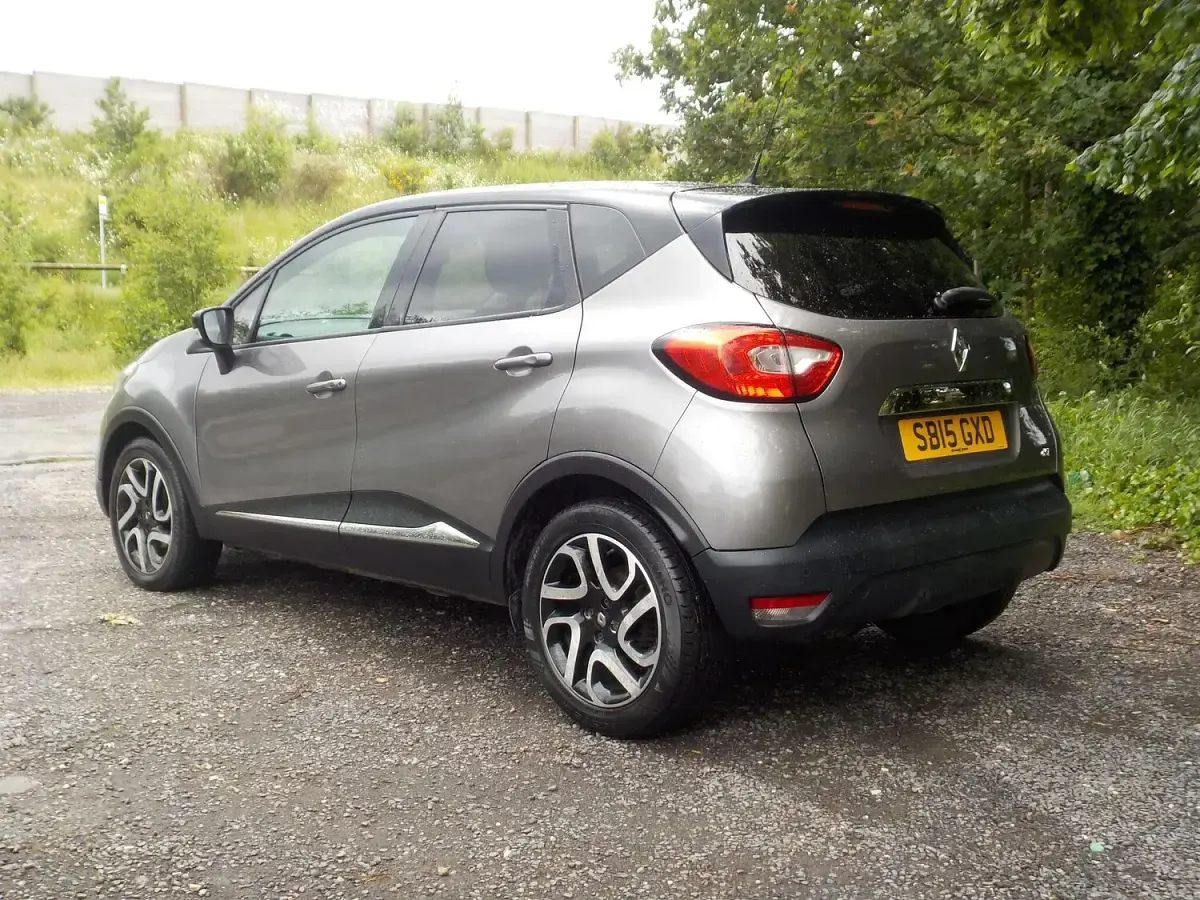 Used Renault Captur Dynamique 90 HP (66 kW) 2015 Grey/black SUV