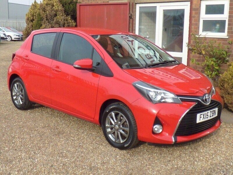Red Used 2015 Toyota Yaris Hatchback | £8,695 (Fair price) - Image 1/4