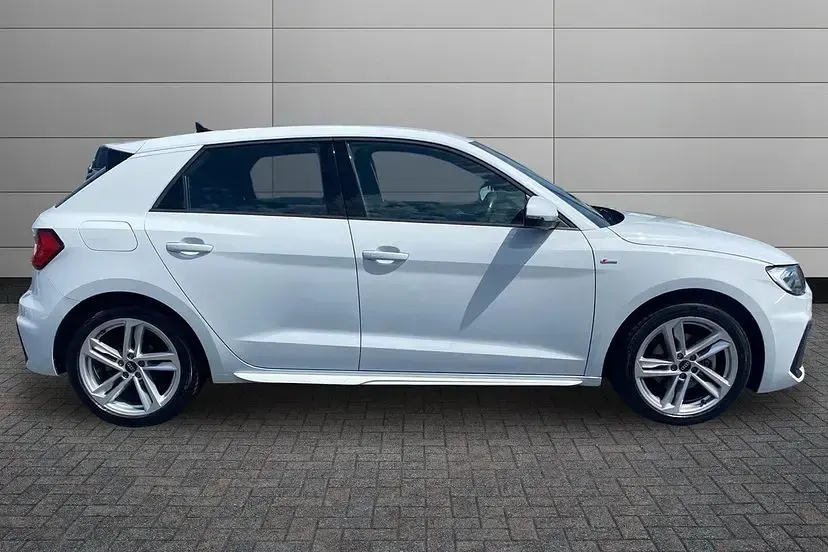 Used Audi A1 Sportback S-Line 108 HP (79 kW) 2022 Glacier white Hatchback