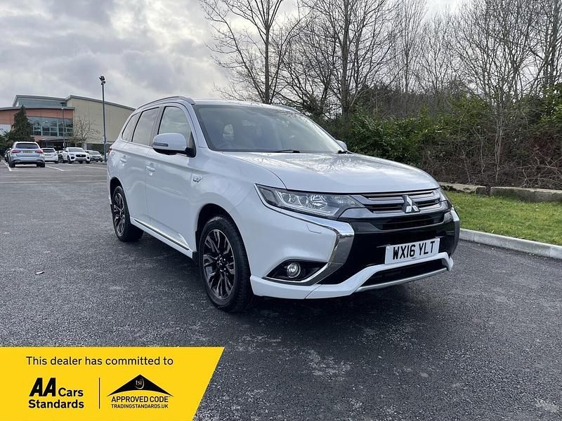 White Used 2016 Mitsubishi Outlander P-HEV Estate | £8,480 (Fair price) - Image 1/4