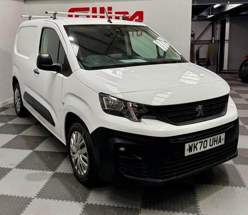 White Used 2020 Peugeot Partner MPV | £9,495 (Fair price) - Image 1/4