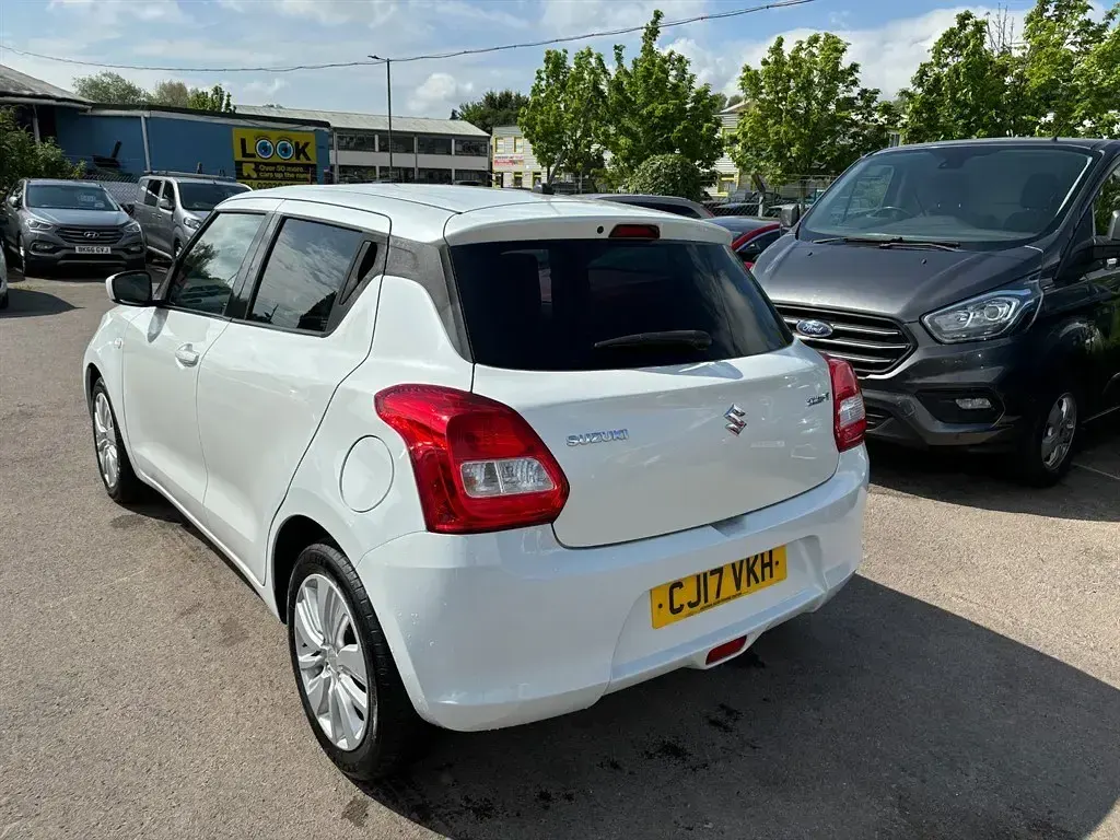 Begagnad Suzuki Swift SZ-T 111 HK (81 kW) 2017 Vit Halvkombi