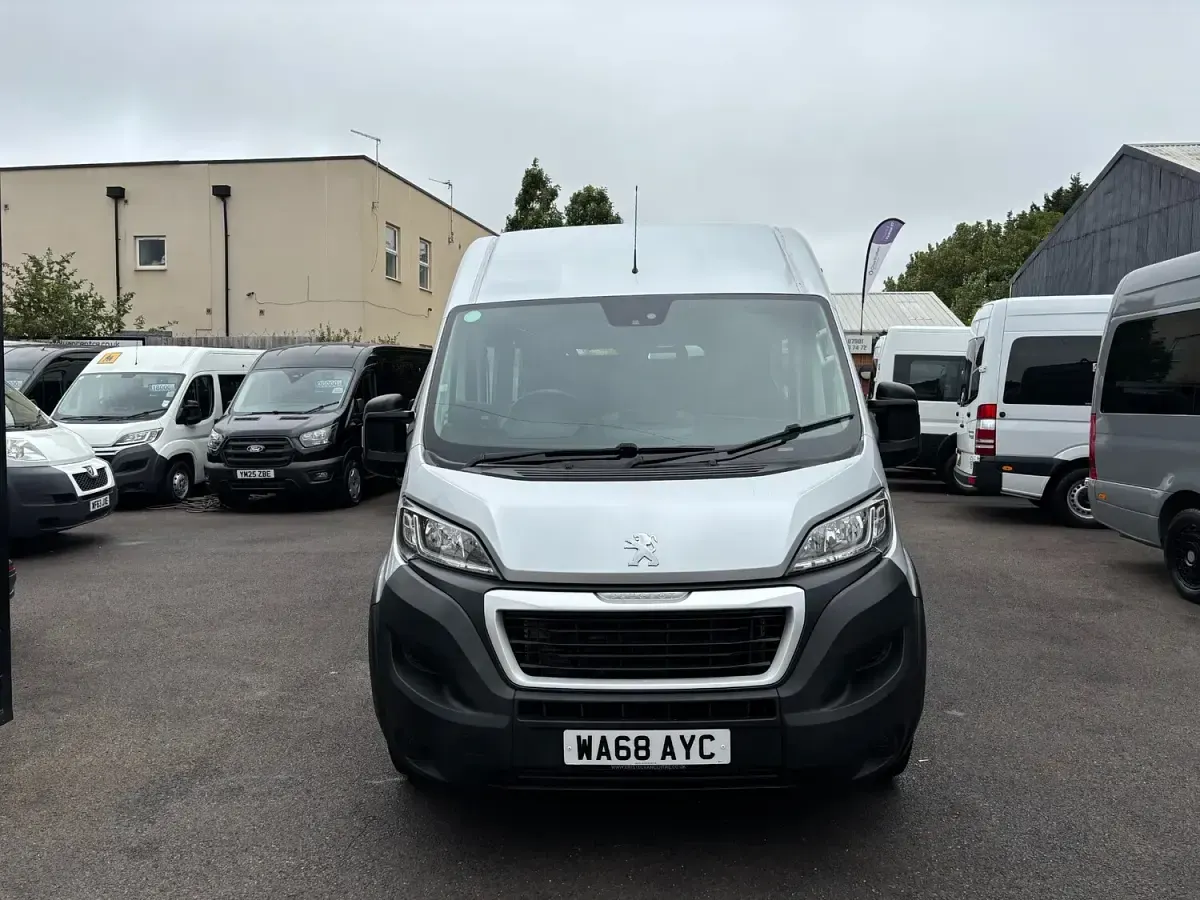 Used Peugeot Boxer 130 HP (95 kW) 2018 Silver Van