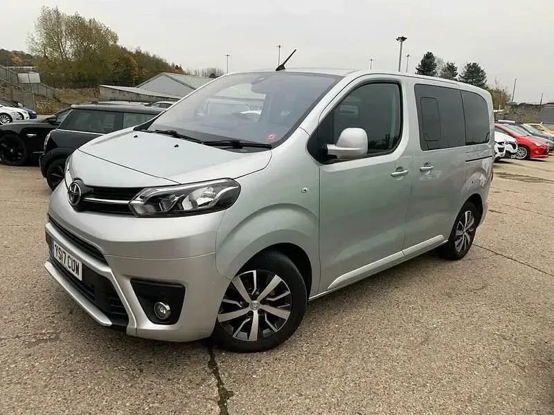Used Toyota Verso 124 HP (91 kW) 2017 Silver MPV