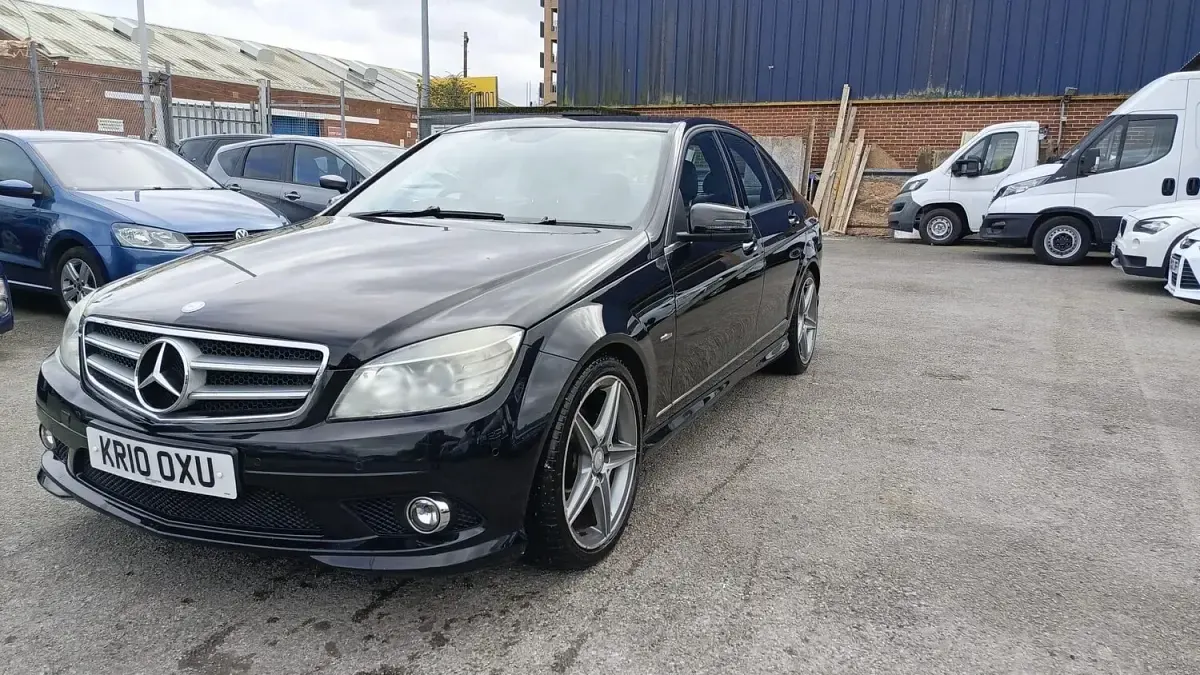 Käytetty Mercedes C180 2010 Musta Sedan