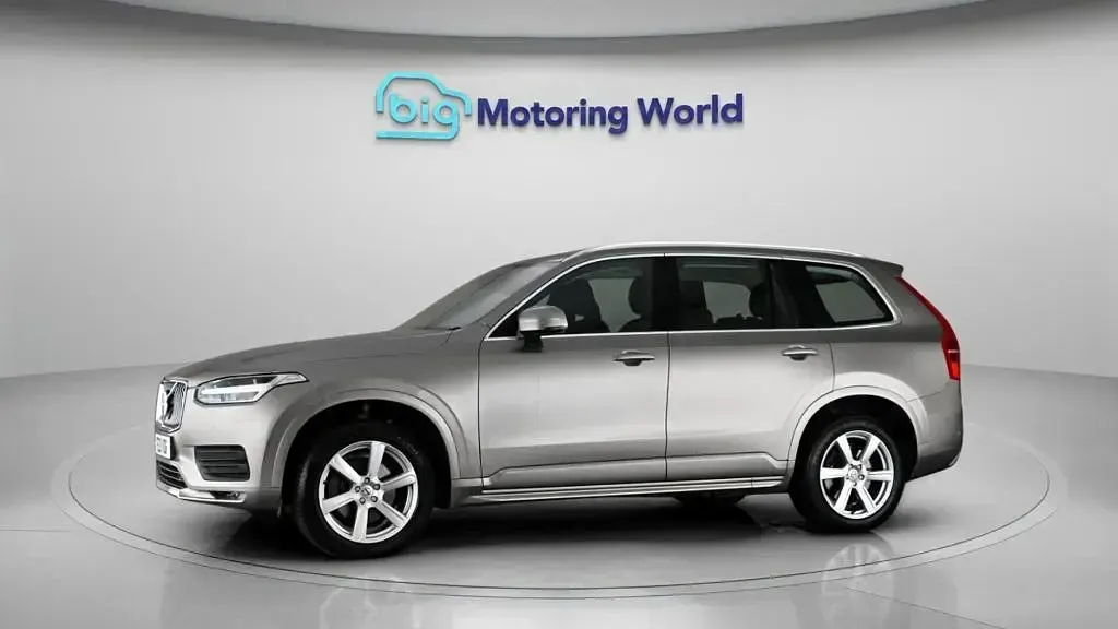 Used Volvo XC90 Momentum 235 HP (172 kW) 2021 Grey SUV