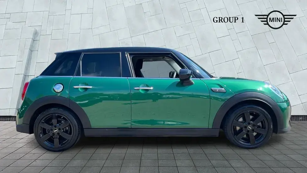 Used Mini Cooper S Classic 176 HP (129 kW) 2024 Green Hatchback