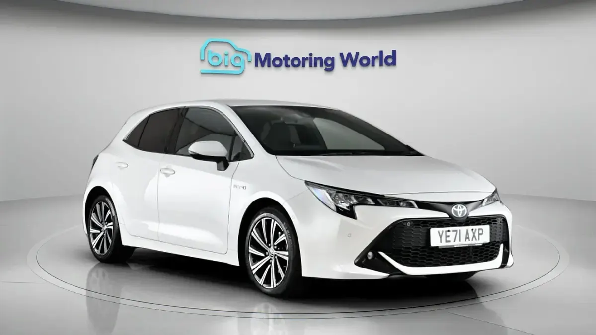 Begagnad Toyota Corolla Design 122 HK (89 kW) 2021 Halvkombi