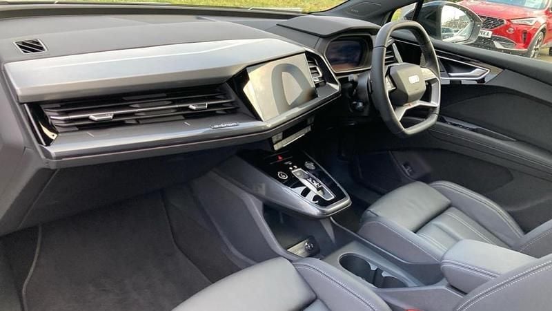 Used Audi Q4 e-tron Black Edition 210 kW (286 HP) 2025 White SUV