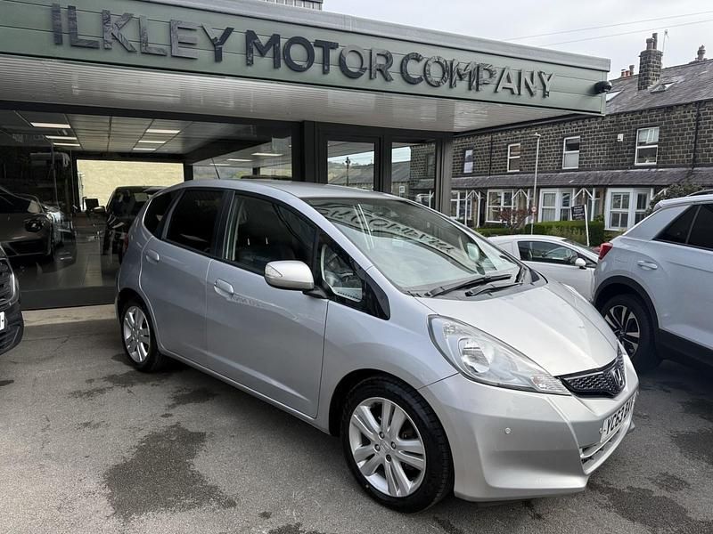 Used Honda Jazz ES 99 HP (72 kW) 2013 Silver Hatchback