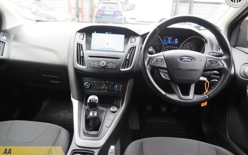 Used Ford Focus Zetec 120 HP (88 kW) 2017 White Estate