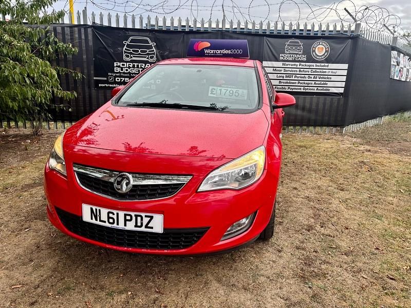 Red Used 2011 Vauxhall Astra Excite Hatchback | £1,495 (Good price) - Image 1/4