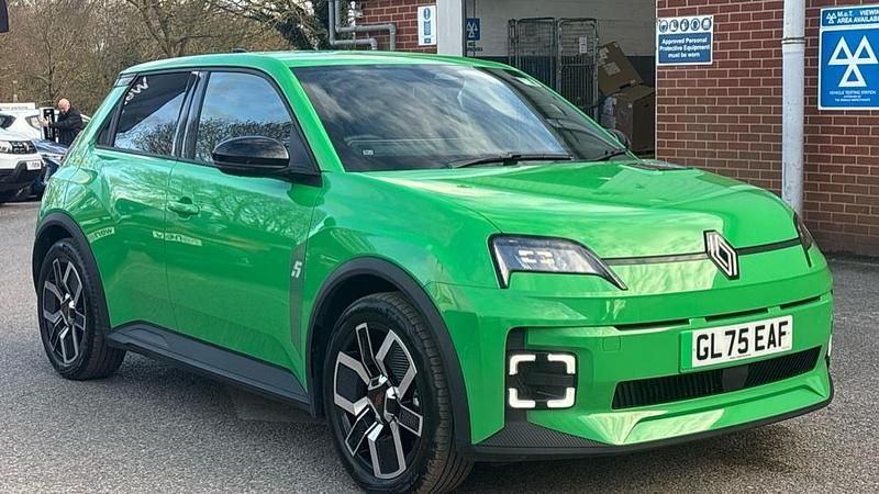 Used Renault R5 Komfort 110 kW (150 HP) 2025 Green  Hatchback