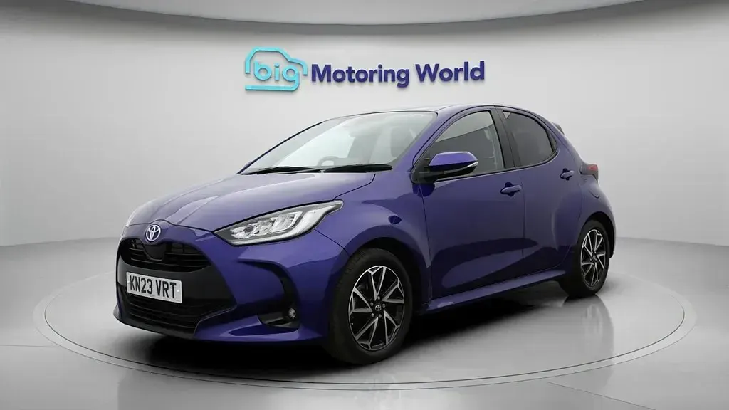 Used Toyota Yaris Design 116 HP (85 kW) 2023 Blue Hatchback