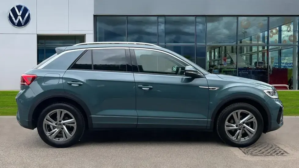 Used VW T-Roc R-line 150 HP (110 kW) 2025 Blue SUV