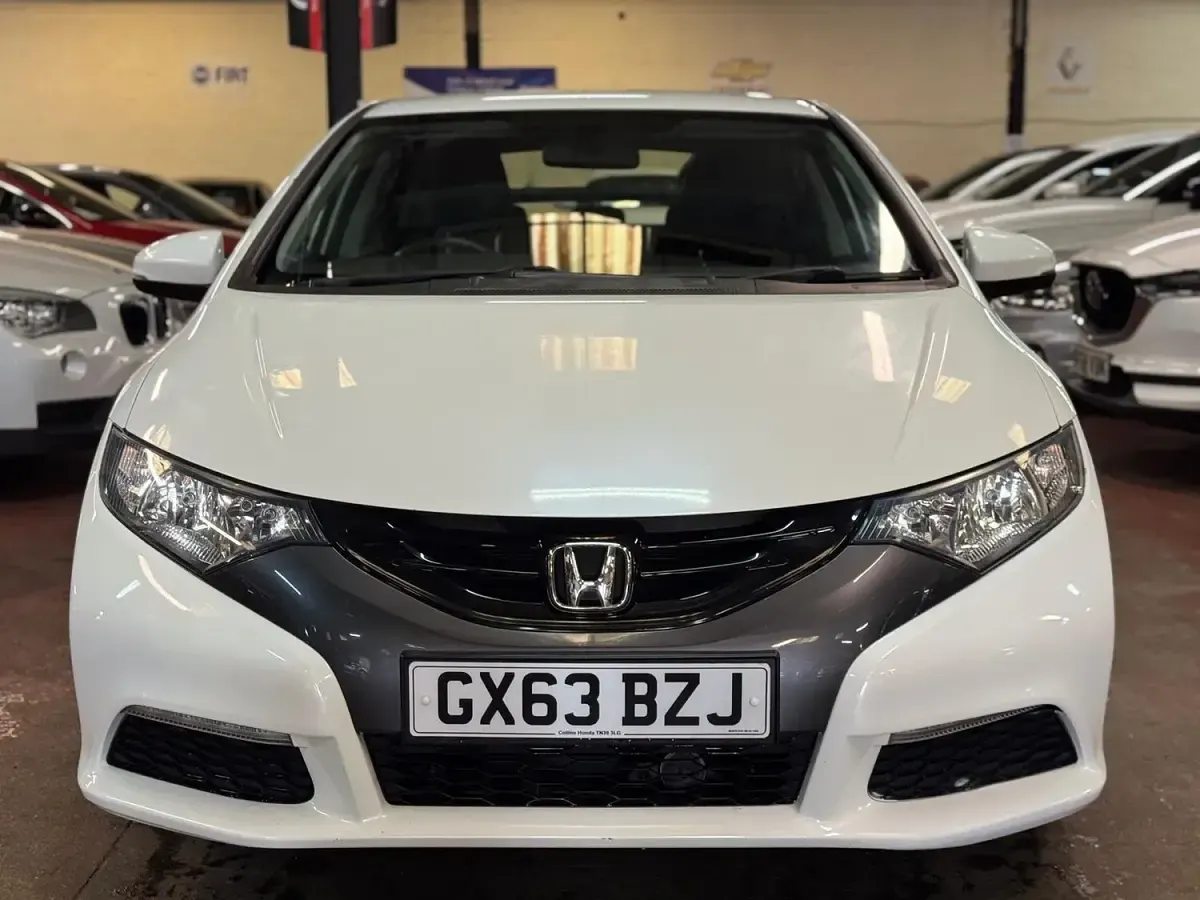 Used Honda Civic SE 100 HP (73 kW) 2013 White Hatchback