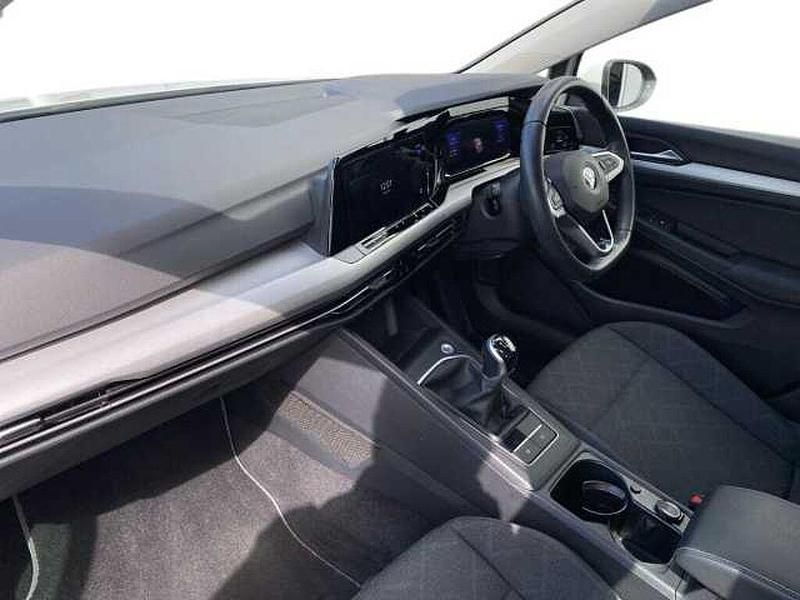 Second-hand VW Golf VIII 110 CP (80 kW) 2022