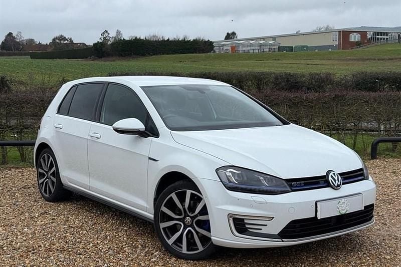 White Used 2015 VW Golf VII GTE Hatchback | £11,127 (Fair price) - Image 1/1