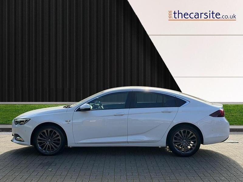Used Vauxhall Insignia Elite 165 HP (121 kW) 2018 White Hatchback
