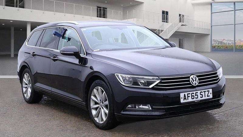Deep black pearl Used 2015 VW Passat Business Estate | £8,675 (Fair price) - Image 1/4