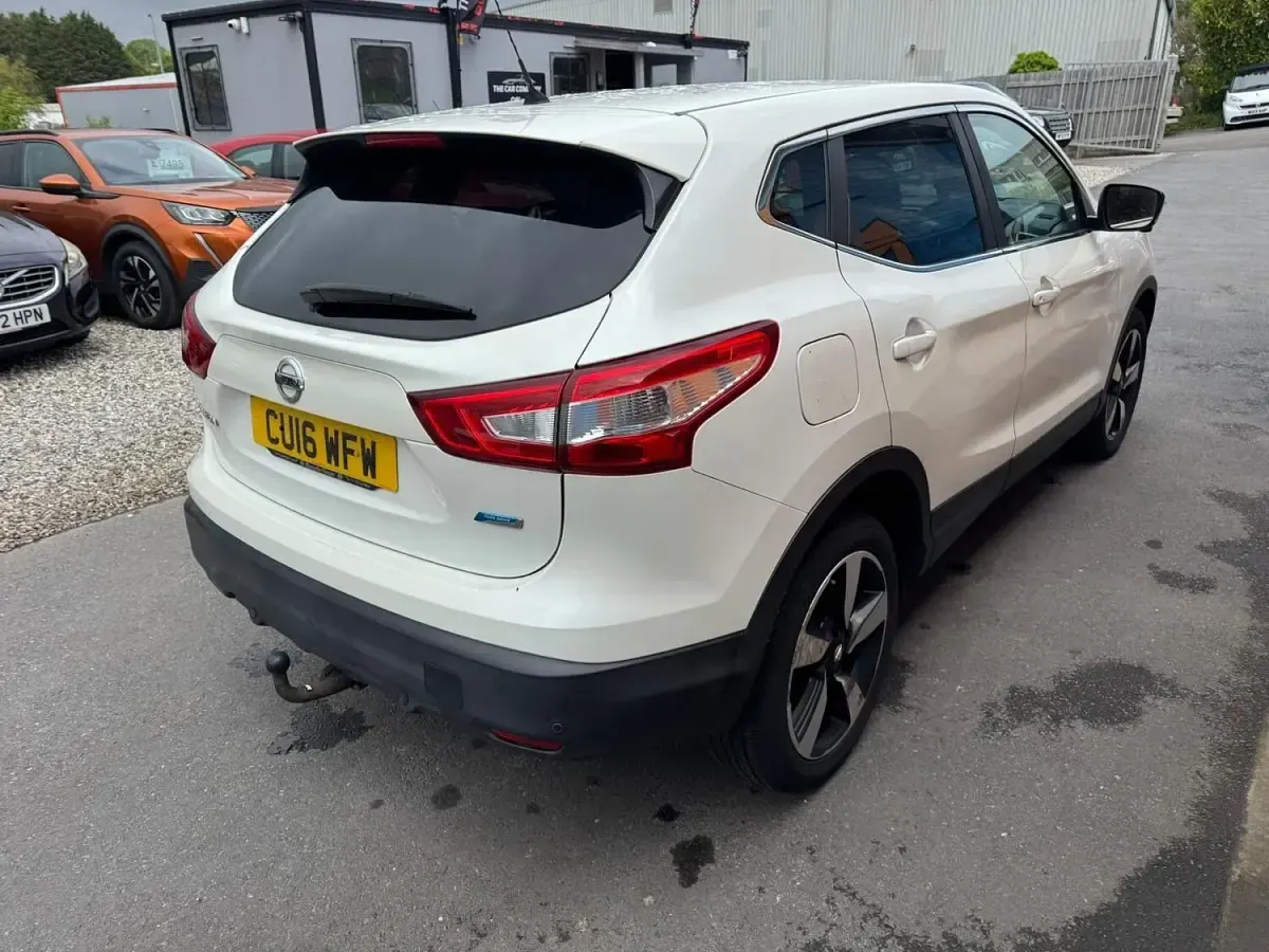 Used Nissan Qashqai N-TEC 110 HP (80 kW) 2016 White SUV